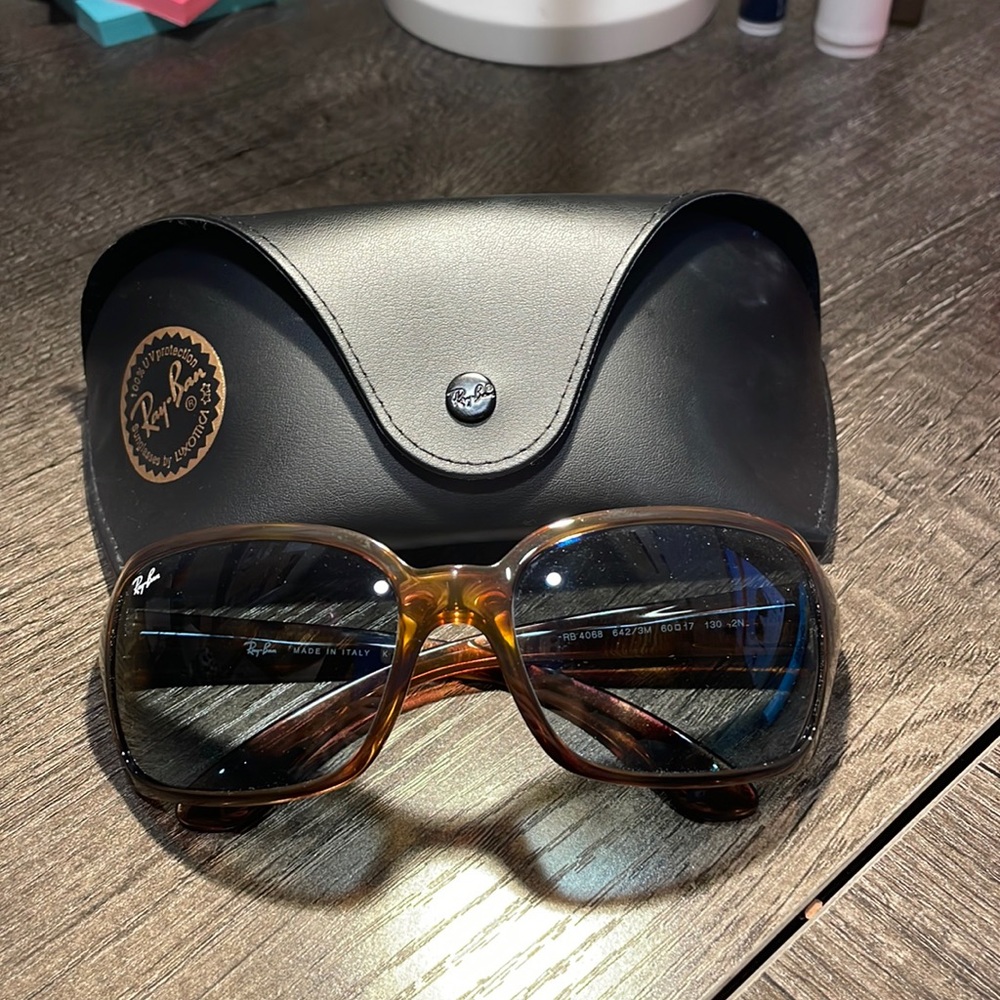 Ray Ban 4068 Sunglasses with case